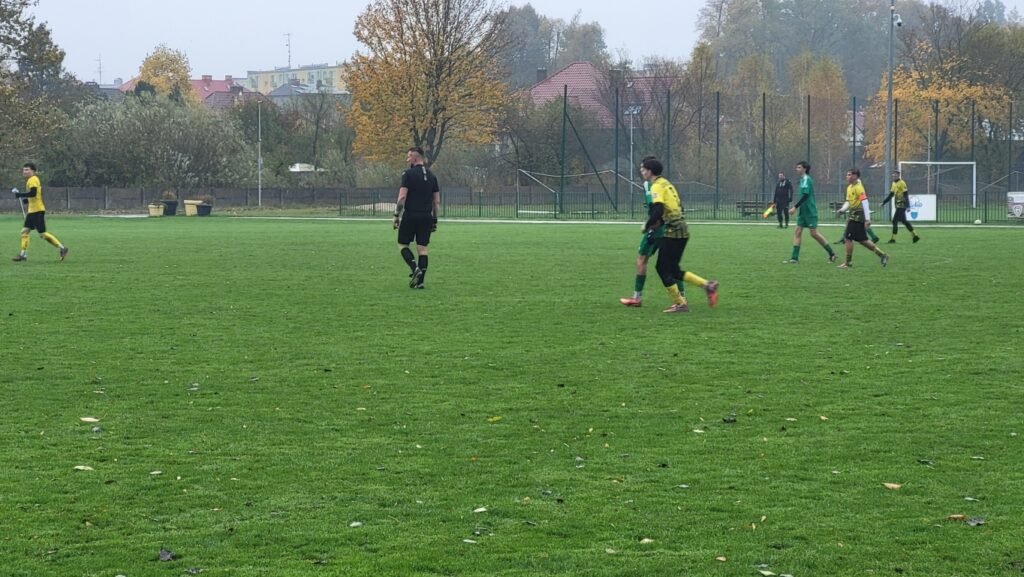 Mecz juniorów Młodszych Victorii z Jeziorakiem Szczecin w Sianowie 9