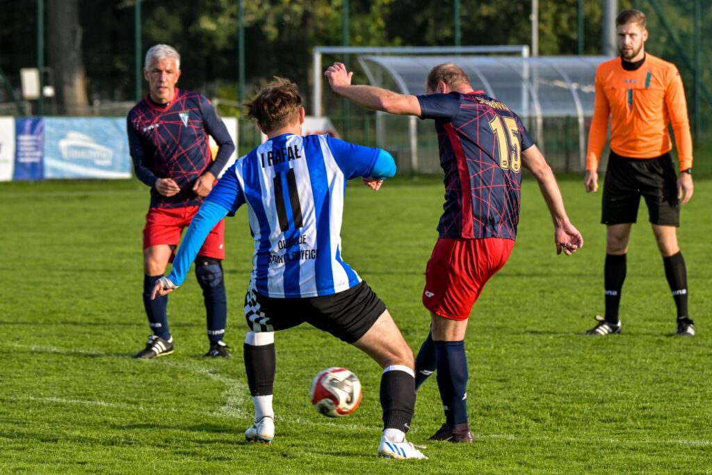 Stowarzyszenia Victoria Sianów z oldbojami Sparty Gryfice w Sianowie 4