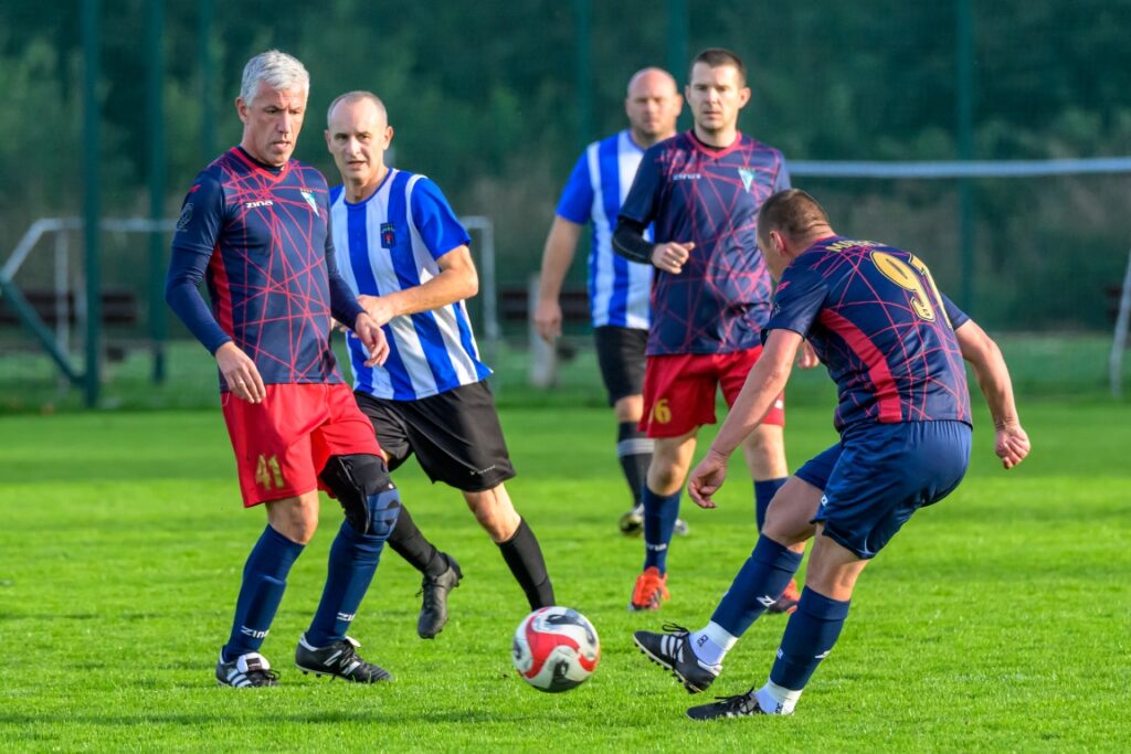 Stowarzyszenia Victoria Sianów z oldbojami Sparty Gryfice w Sianowie 8