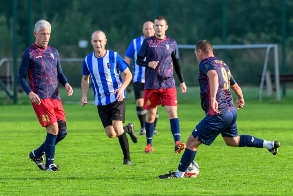 Stowarzyszenia Victoria Sianów z oldbojami Sparty Gryfice w Sianowie 9