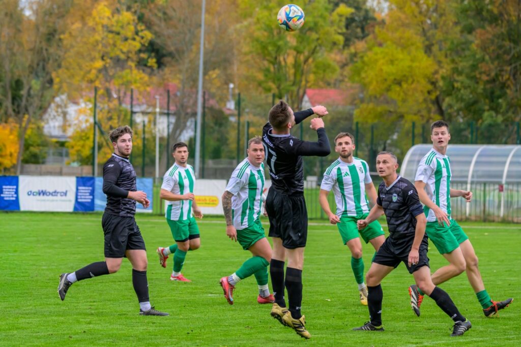 Victoria Sianów z Zawiszą Grzmiąca w Sianowie 11