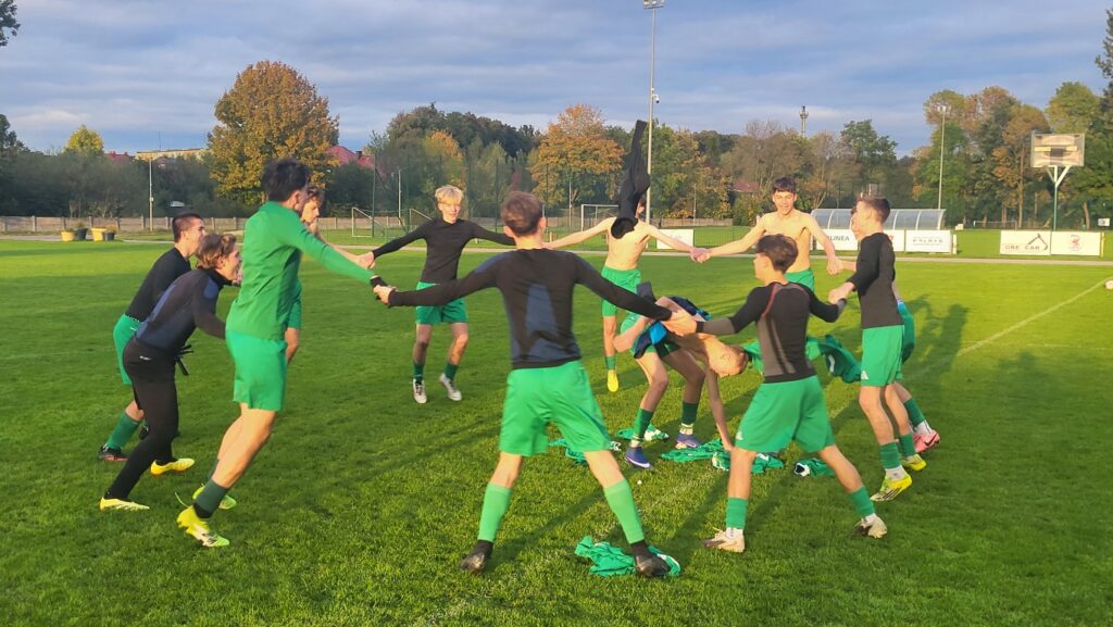 Victorii Sianów z juniorami Mierzynianki Mierzyn w Sianowie 13