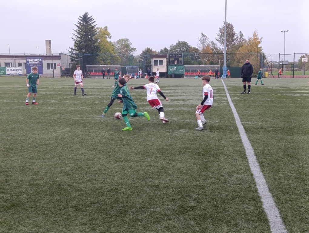 Victoria Sianów z młodzikami AP Junior Darłowo 1