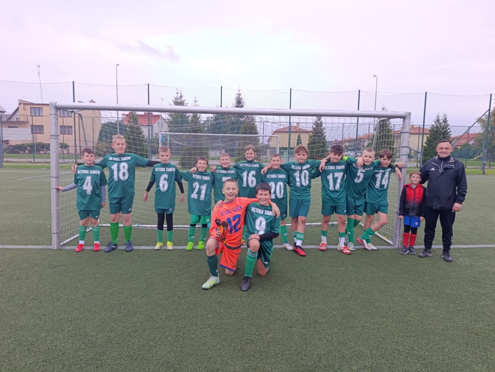 Victorii Sianów z młodzikami AP Junior Darłowo 2